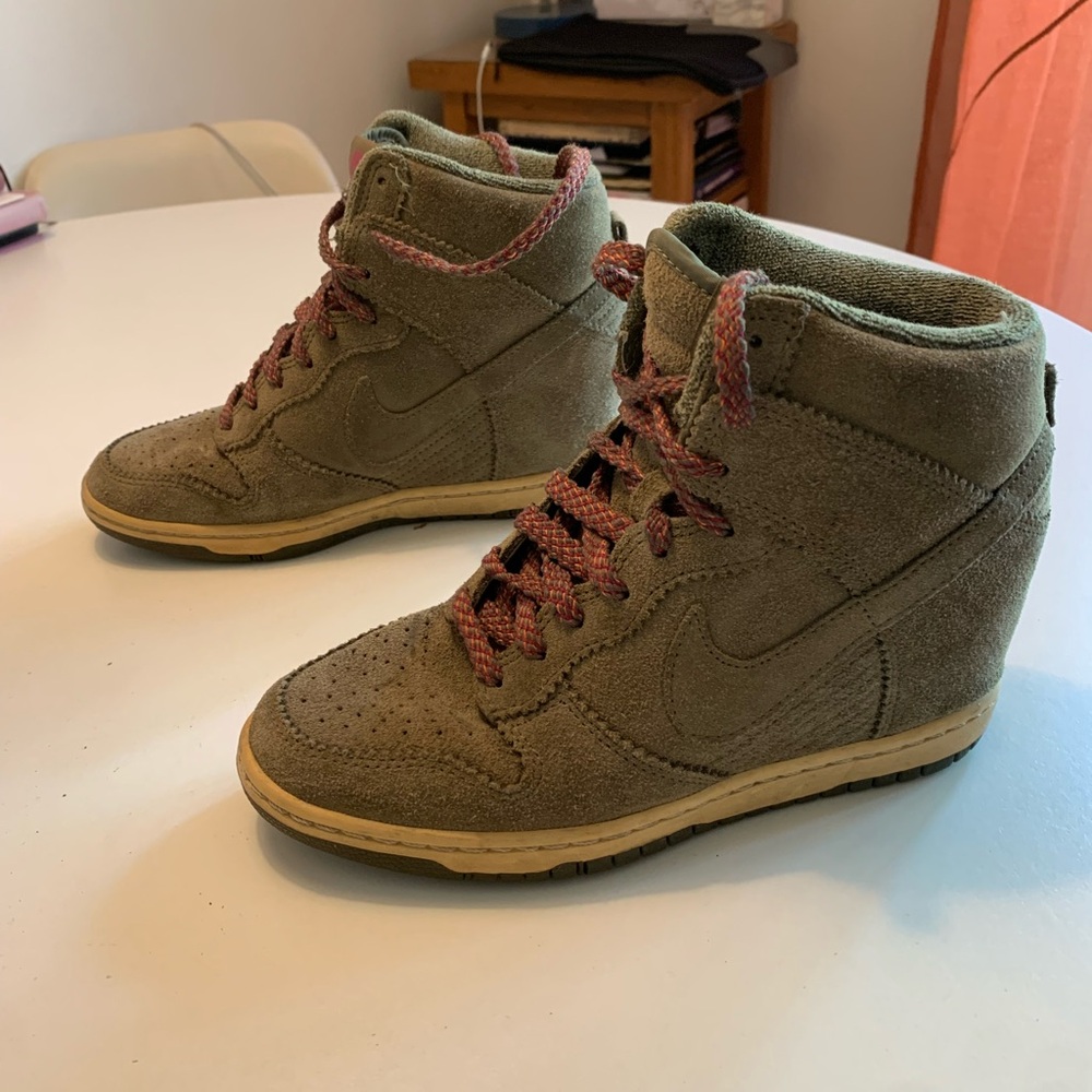COPY - Nike heel Wmns Dunk Sky Hi Medium Olive